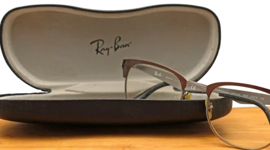 comment-expliquer-le-succes-mondial-des-ray-ban-classiques